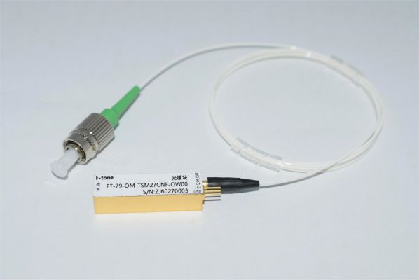 3GHz DWDM集成模拟光发？